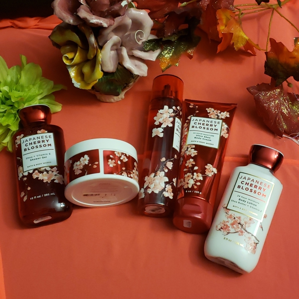 SOLD Japanese Cherry Costmetics 5-PC Set - Picture 2 of 8